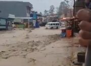 Parapat Terendam, Banjir Bandang Hantam Kota Wisata