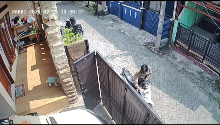Aksi Curanmor Terekam CCTV, Pelaku Beraksi di Siang Hari Tanpa Takut!